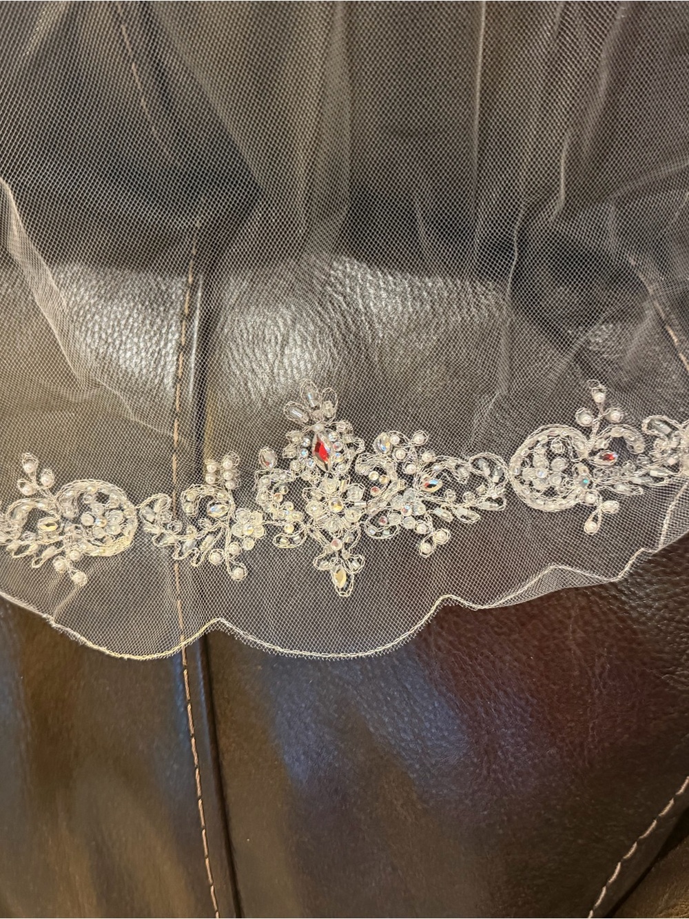 NWT David's Bridal White Bridal Veil with Crystal Appliqué